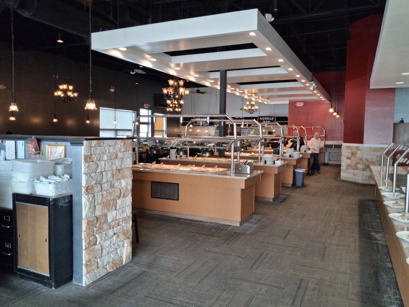 Two Dining Rooms That Handle Big Crowds Well