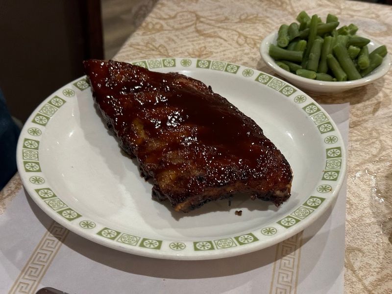 The Largest Prime Rib Cut Can Take Over The Entire Plate