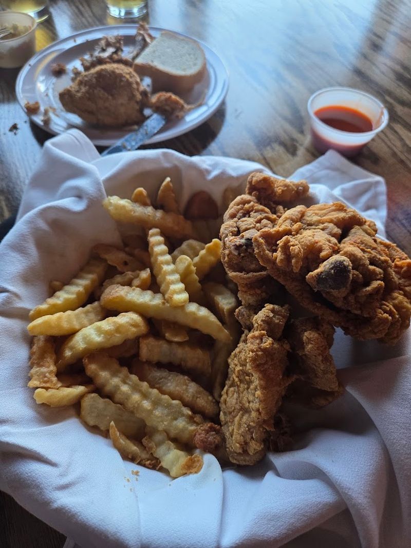 The Famous Friendly Dinner Still Hits