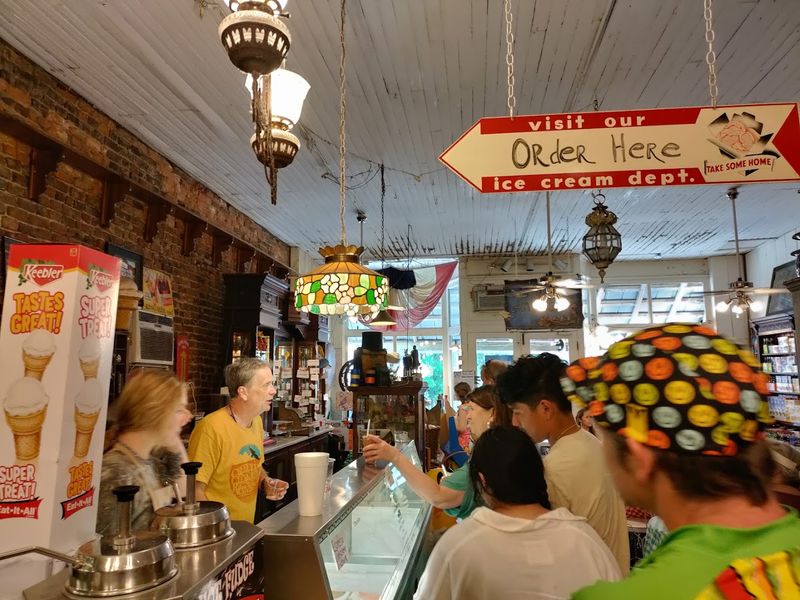 The Phenomenon Of Antiques And Scoops