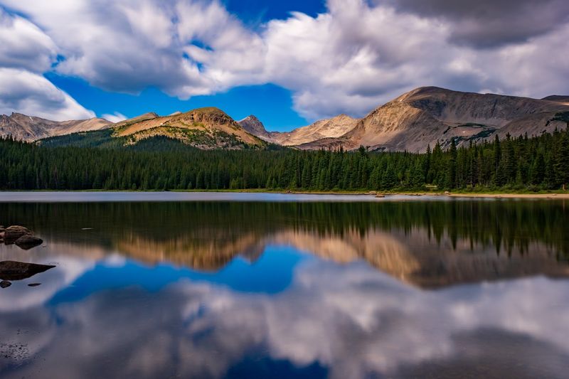 A Setting That Looks Painted, Not Real