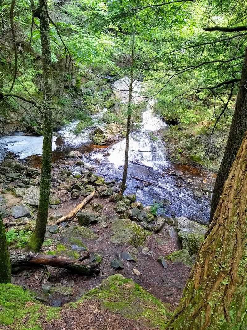 Bear's Den Falls, New Salem