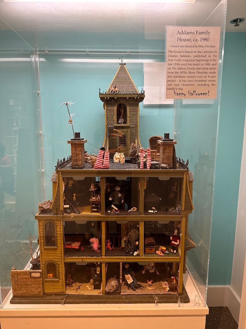 Dollhouse Dreams Alive