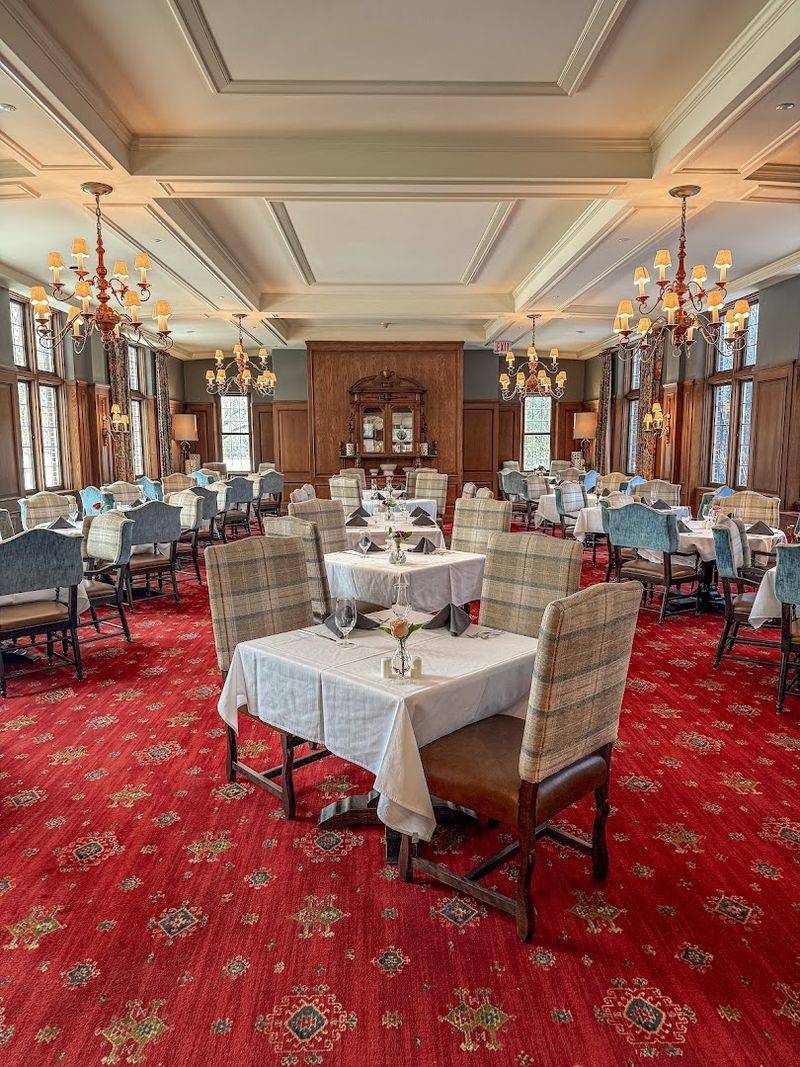 Dining Options That Go Far Beyond Standard Hotel Food