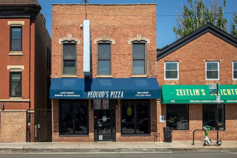 The Lincoln Park Location Brought The Legend To Chicago In 1992