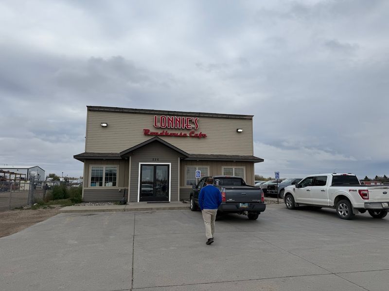 Lonnie's Roadhouse Cafe