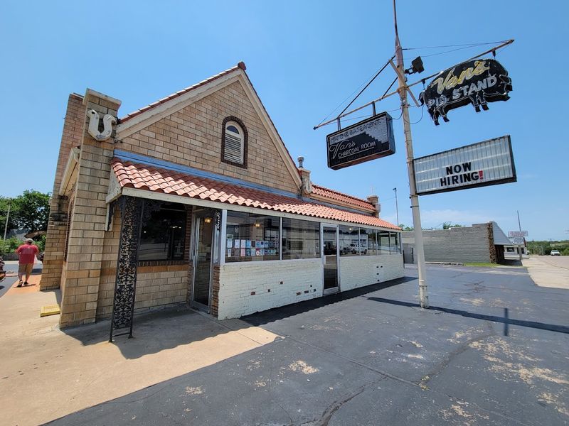 Van's Pig Stands - Shawnee