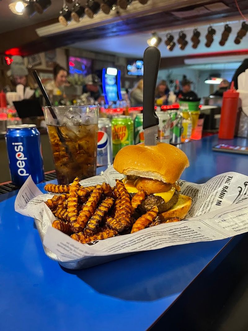Straight Home Bar & Grill