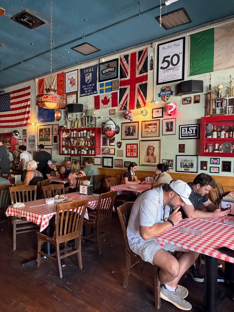 This Pizza Parlor Has Been Winning Hearts Since 1970
