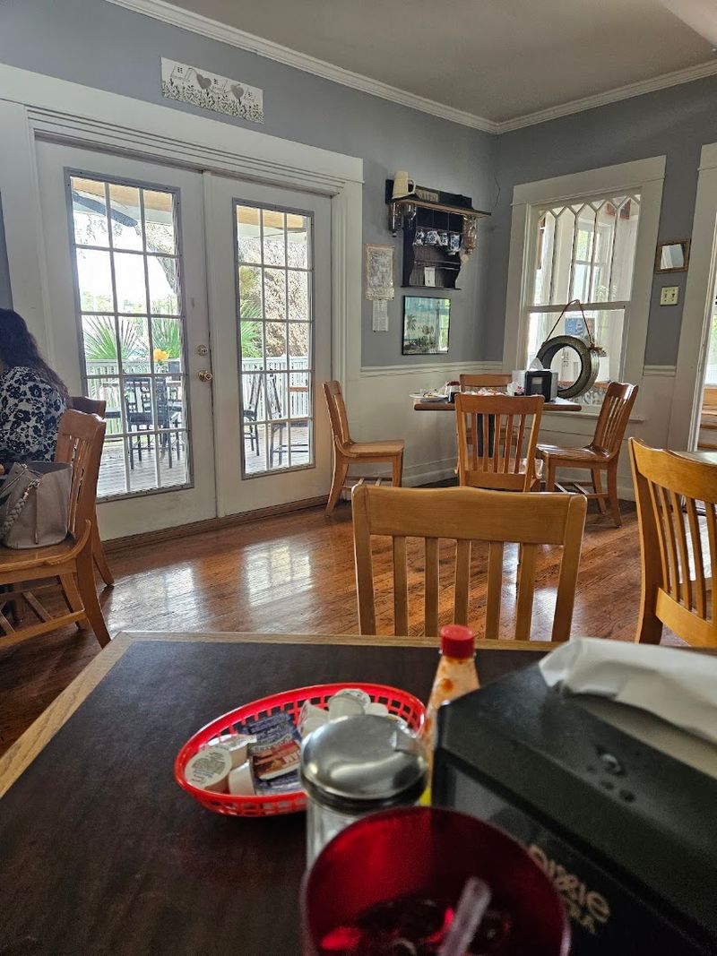 Biloxi Country Café