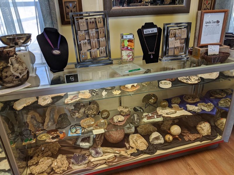 Crystals And Specimen Stones Worth Hunting For