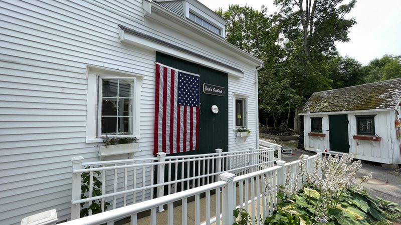 Jack's Outback, Yarmouth Port