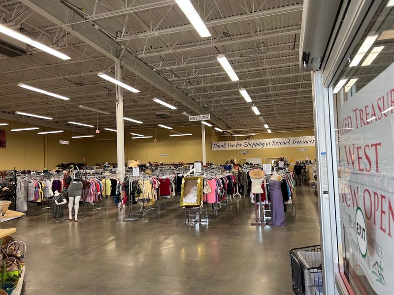 Boutique Style Organization Makes Browsing The Huge Selection Easier