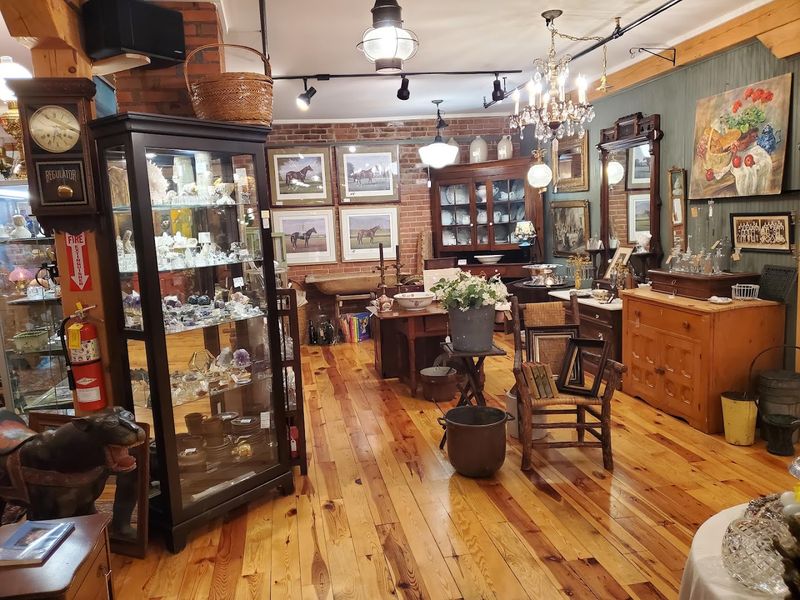Waverly Square Antiques