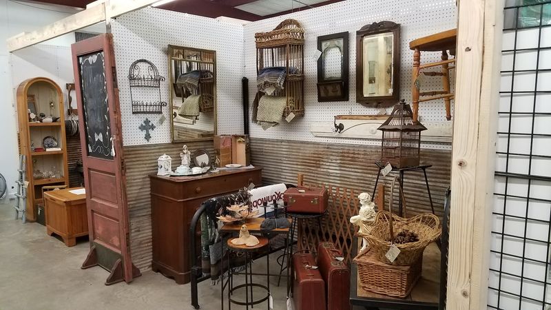 Antique Shops And Vintage Finds