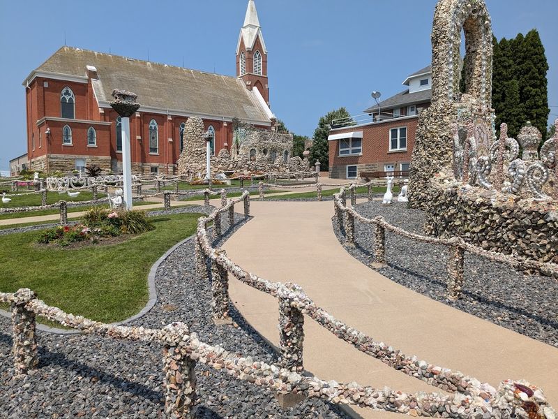 The Site Blends Catholic Devotion With American Patriotism