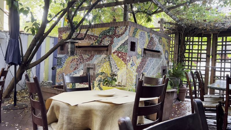 The Outdoor Patio Experience That Makes Every Meal Feel Special