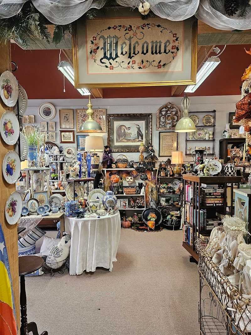 Franklin Street Relics, Mississippi