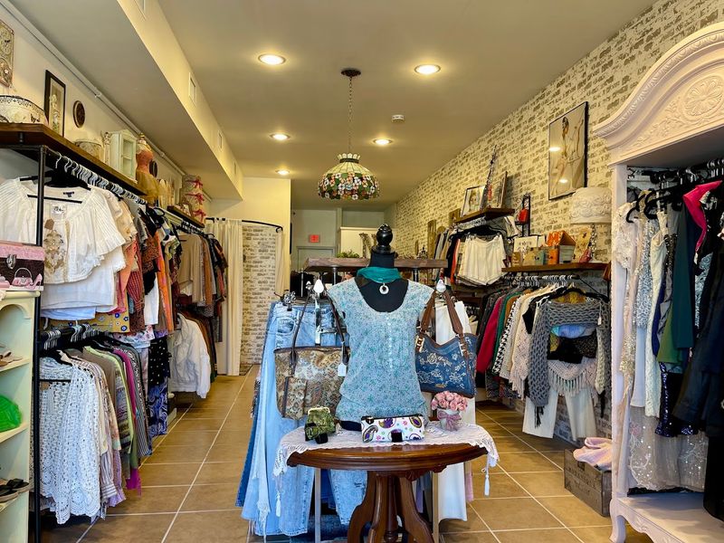 Nostalgia Vintage And Thrift