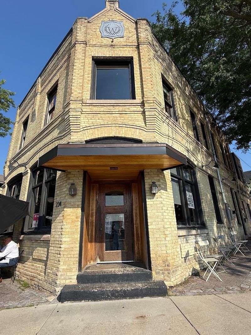 Uncle Wolfie's Breakfast Tavern
