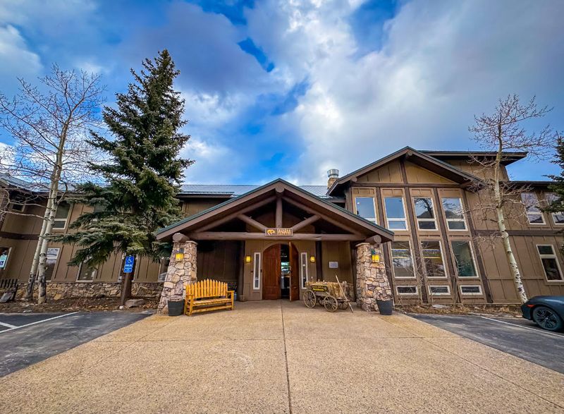 A New Mountain Lodge Gave The Restaurant Its Best View Yet