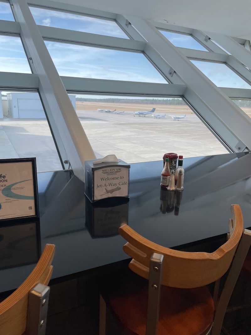 Ambiance With Scenic Runway Views