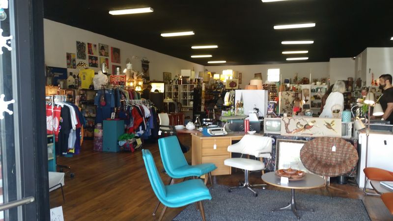 Retrospect Vintage Store