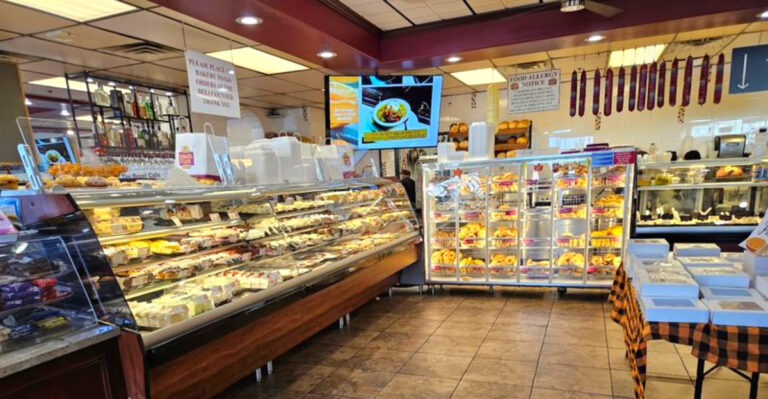 The Best Cinnamon Raisin Bagel In Nevada Is Hiding Inside This Unassuming Deli