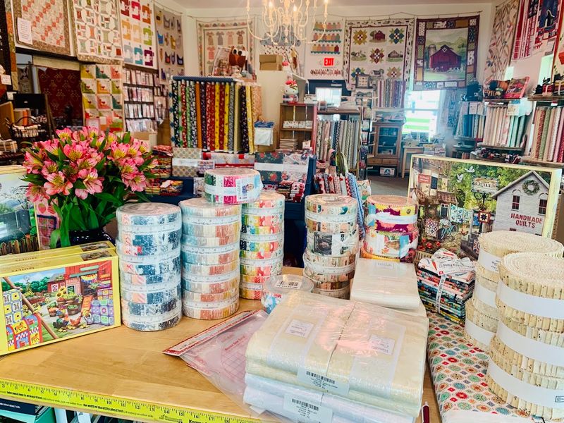 Aunt Bee's Farmhouse Quilt Shop And Bakery, Granville