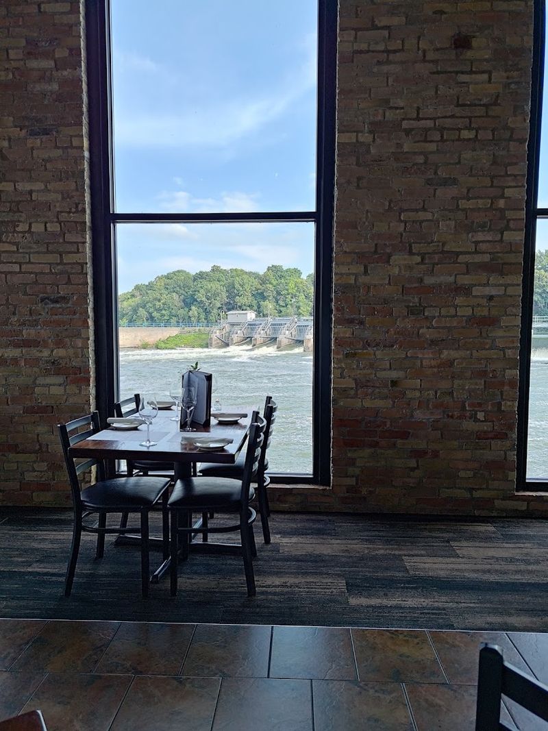 Floor-To-Ceiling Windows Turn Dinner Into A Waterfront Show