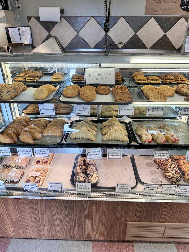 Peach, Chocolate, And Fruit Fillings Give Customers Plenty To Choose From