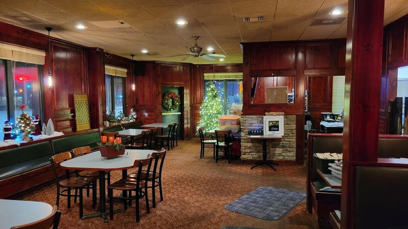 Diner Ambiance Enhancing Meal Experience