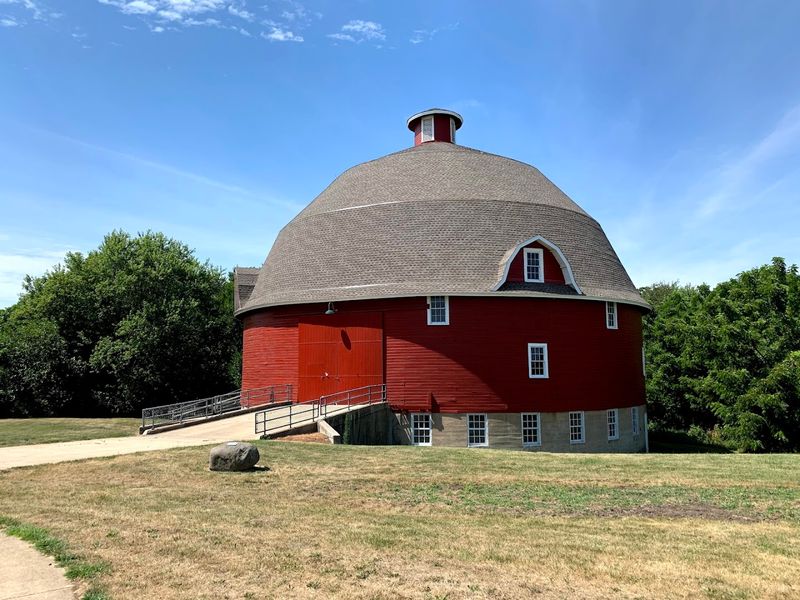 History And Artistic Influence Of Painted Barns