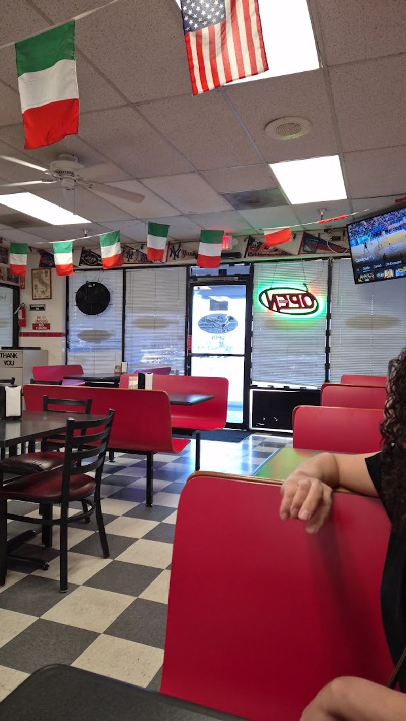 Old-School Deli Vibes In The Middle Of Vegas