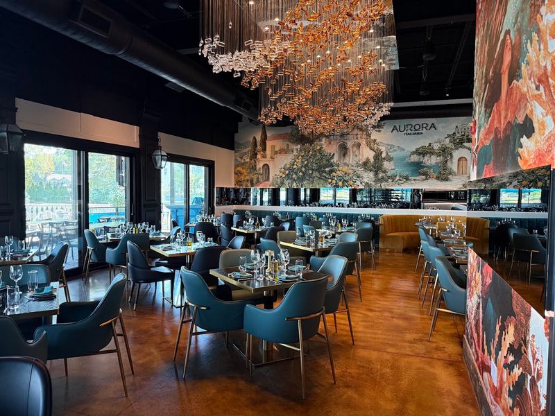 Union Lake Turns Dinner Into A Waterfront Escape