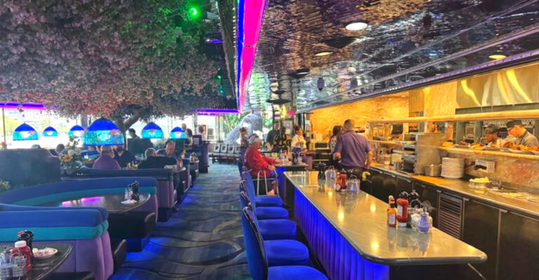 The Nachos At This Old-School Nevada Diner Are So Good, You’ll Dream About Them All Week