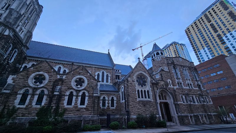 Sewanee Sandstone And Kentucky Limestone Create A Striking Exterior