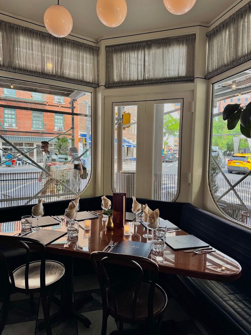 The Noise Level And Atmosphere Inside The Dining Room