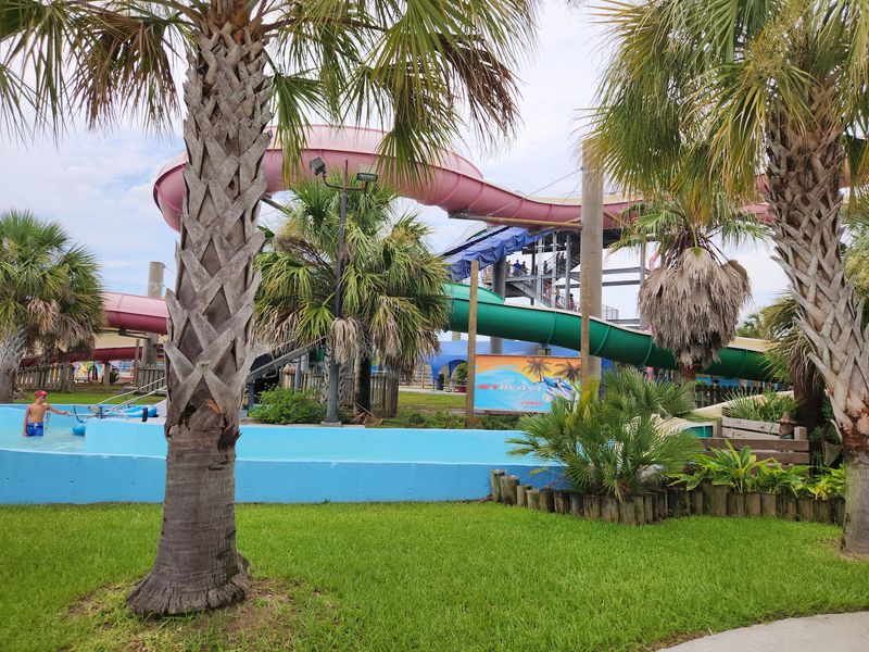 Unique Features That Set Large Waterparks Apart