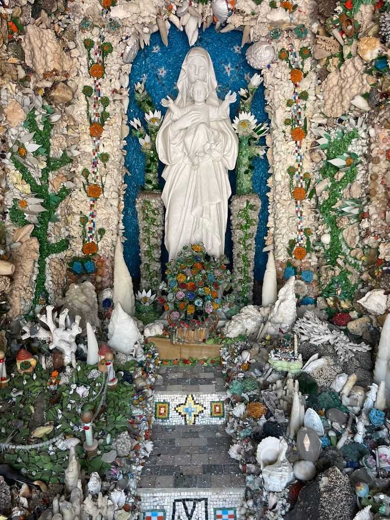 Tiny Details Make Visitors Slow Down And Look Twice