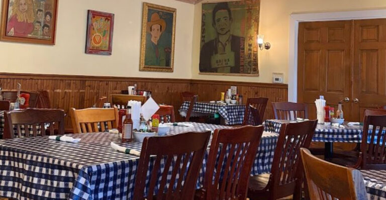The Tennessee Cafe That Has Never Changed Its Famous Hot Biscuits