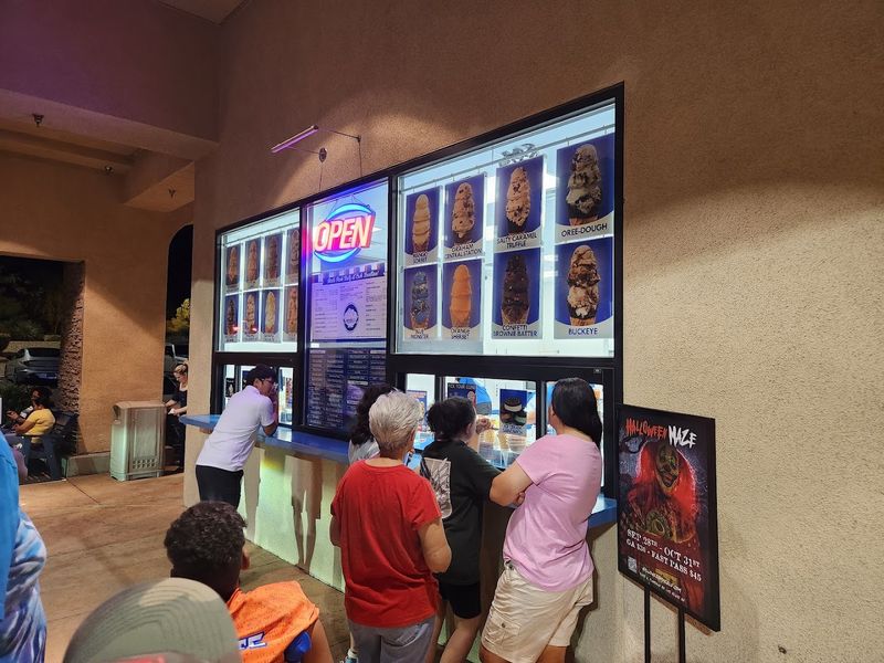 The Walk-Up Window Experience That Feels Like A Tradition