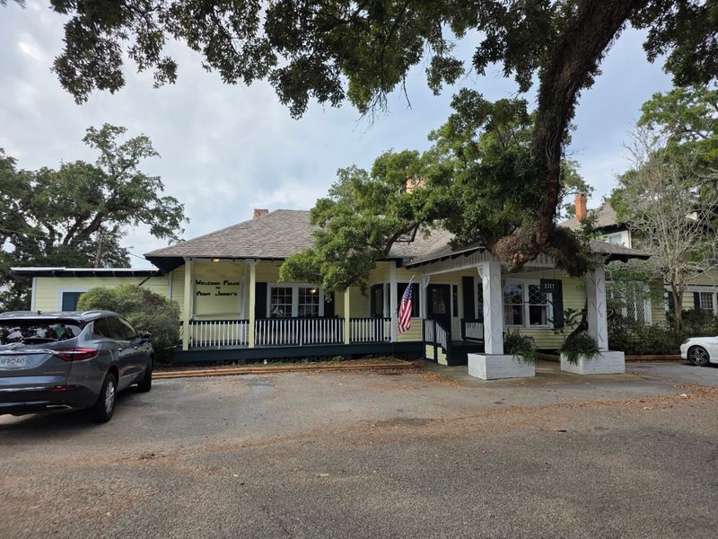 Aunt Jenny's Catfish Restaurant