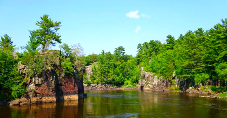This 1-Mile Hike In Wisconsin Takes You Through The Ruins Of A Forgotten St. Croix Valley Mansion