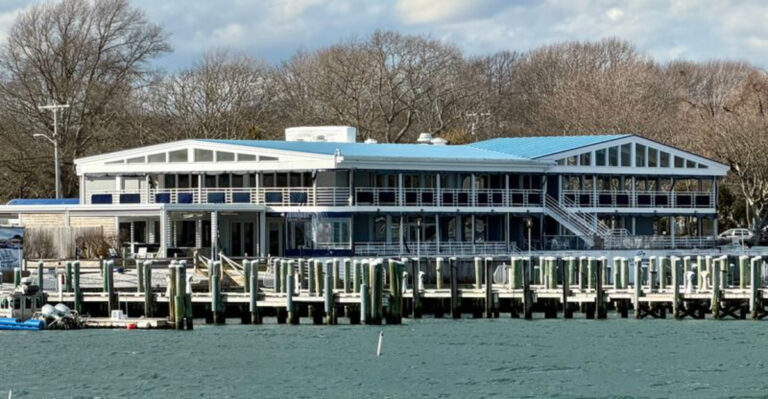 This Massachusetts Restaurant Serves Fresh Seafood With Beautiful Harbor Views