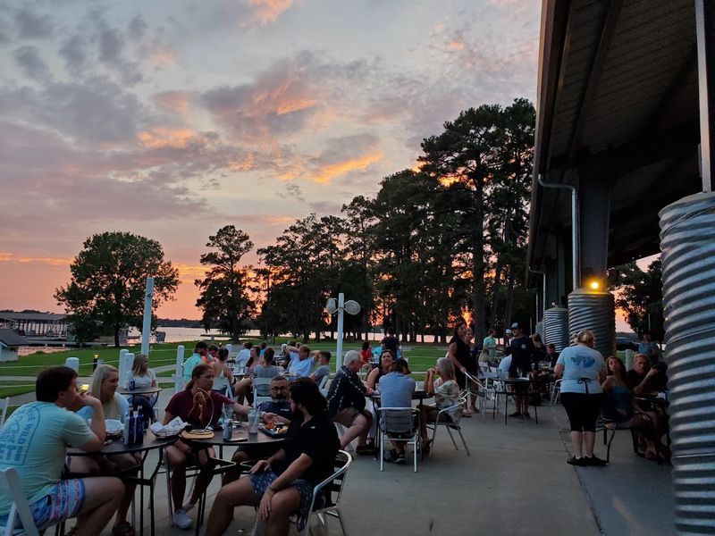 The Lake Views That Make Every Bite Better