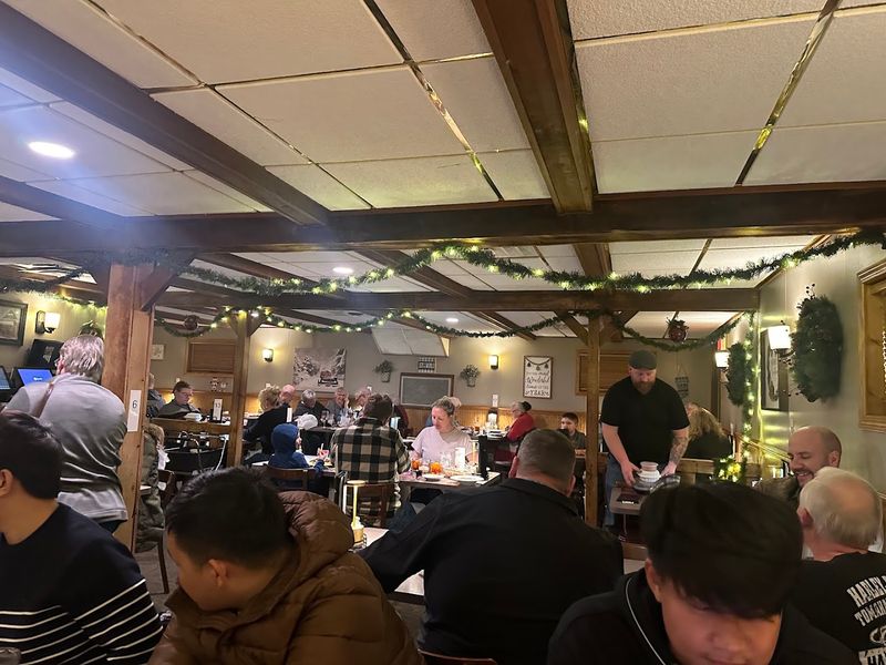 A Supper Club Tradition That Still Feels Alive
