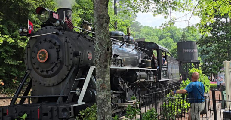 This Unforgettable Tennessee Train Ride Is So Beautiful, It Belongs On Your 2026 Bucket List
