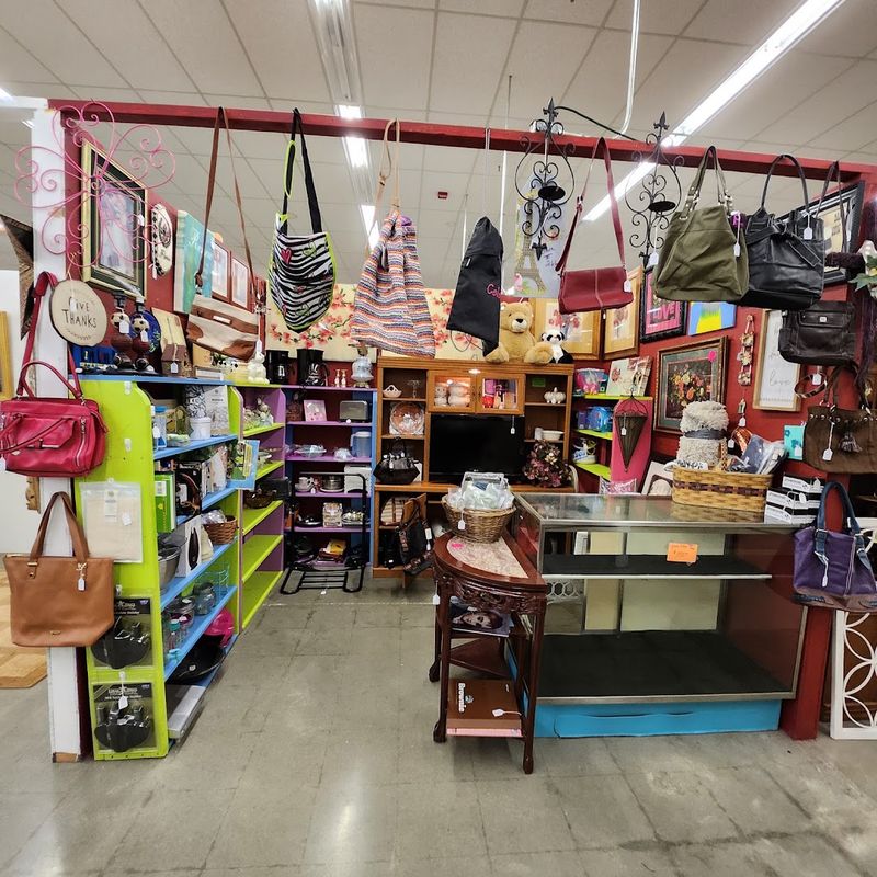 Seasonal Trends In Vintage Clothing And Accessories