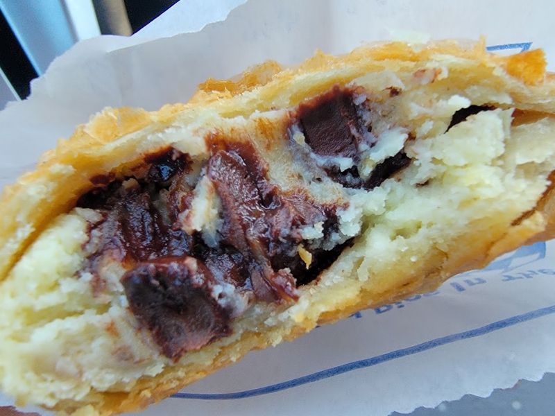 Differences Between Fried And Baked Pastries